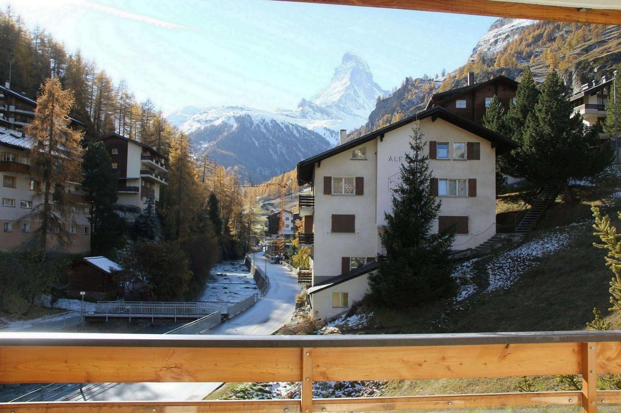 Hotel Alfa Zermatt Bagian luar foto