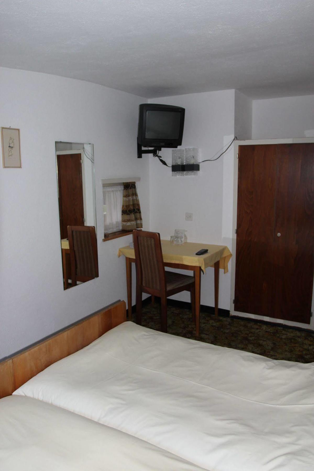 Hotel Alfa Zermatt Bagian luar foto