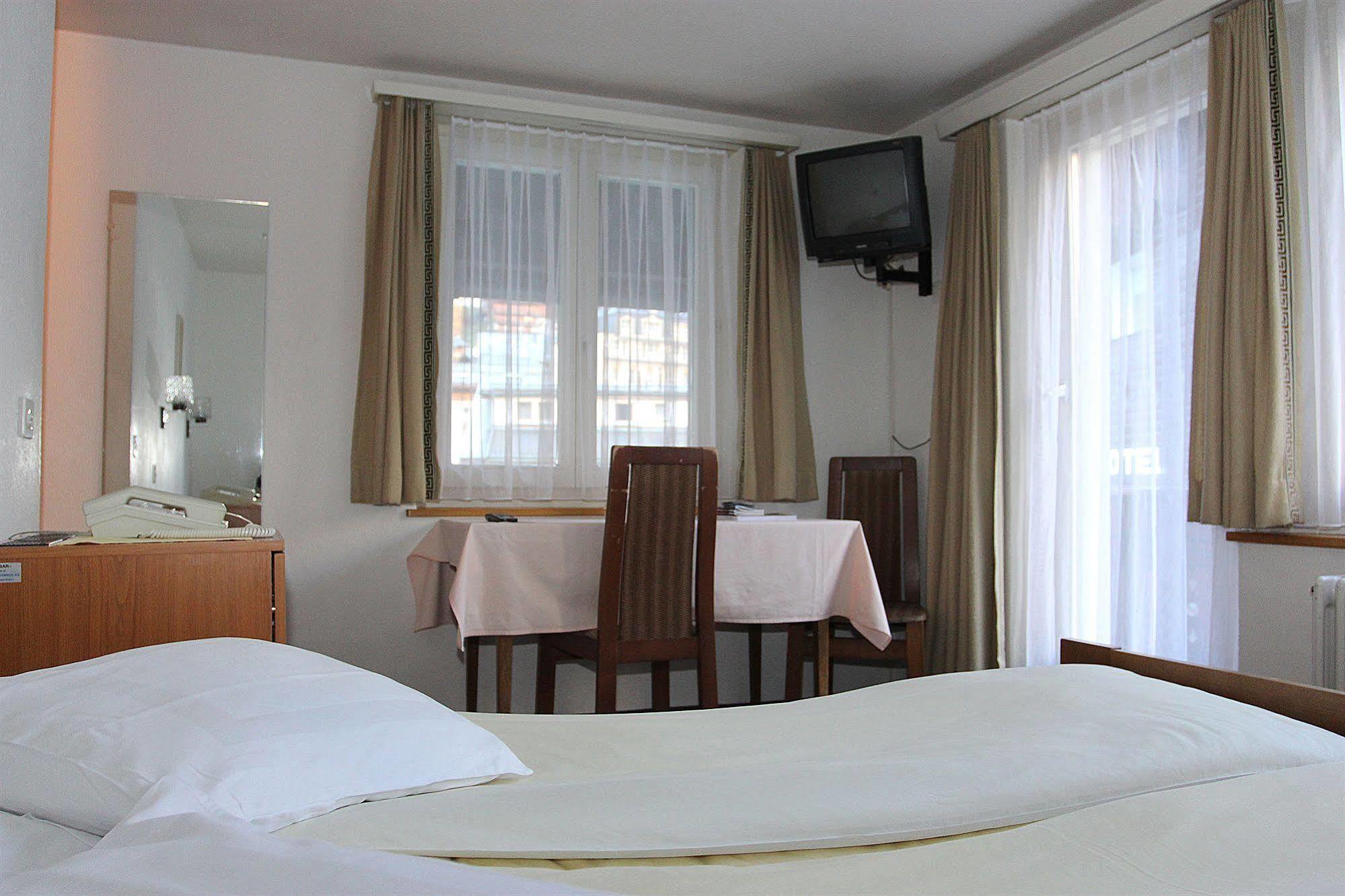 Hotel Alfa Zermatt Bagian luar foto